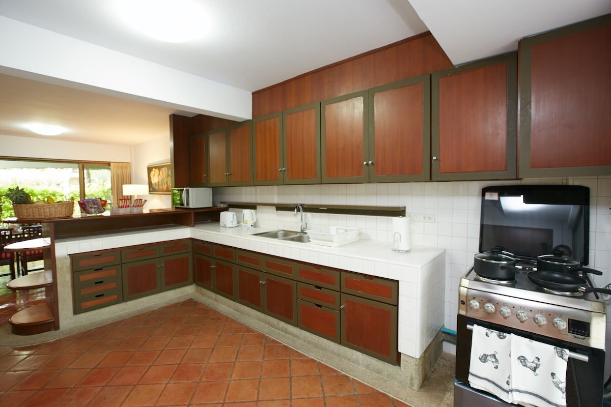 4 Storey Thai Style Home in central Bangkok gallery image 3