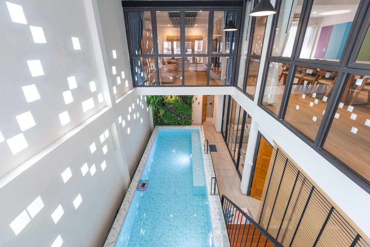 Exclusive Indoor Pool Villa, 300m from sky train gallery image 2