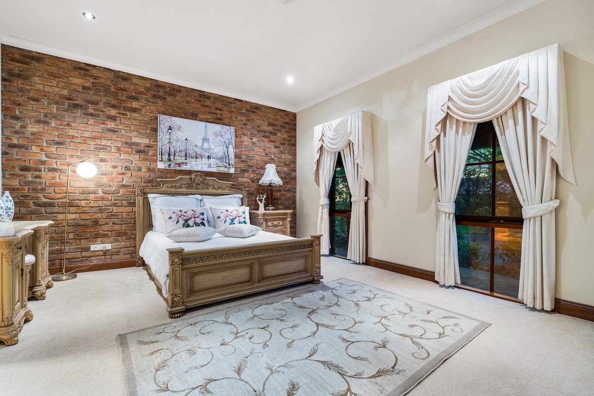 Dream getaway in an oasis gallery image 2