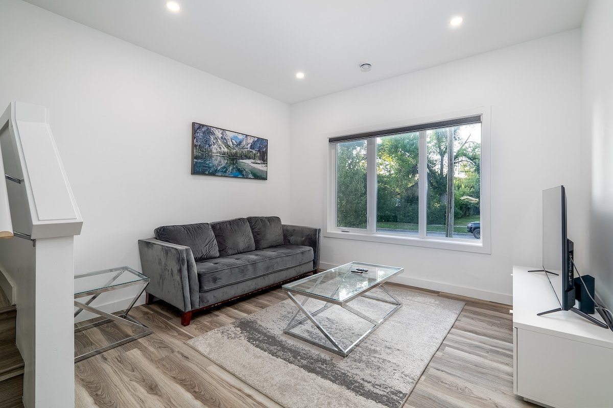 Newly Built 2 Story |3BR 2.5 Bath w/ Ample Parking gallery image 5