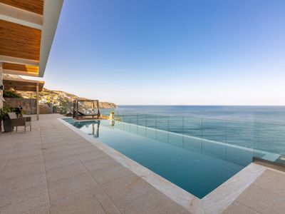Stunning sea views & Access to a Cove by etouri