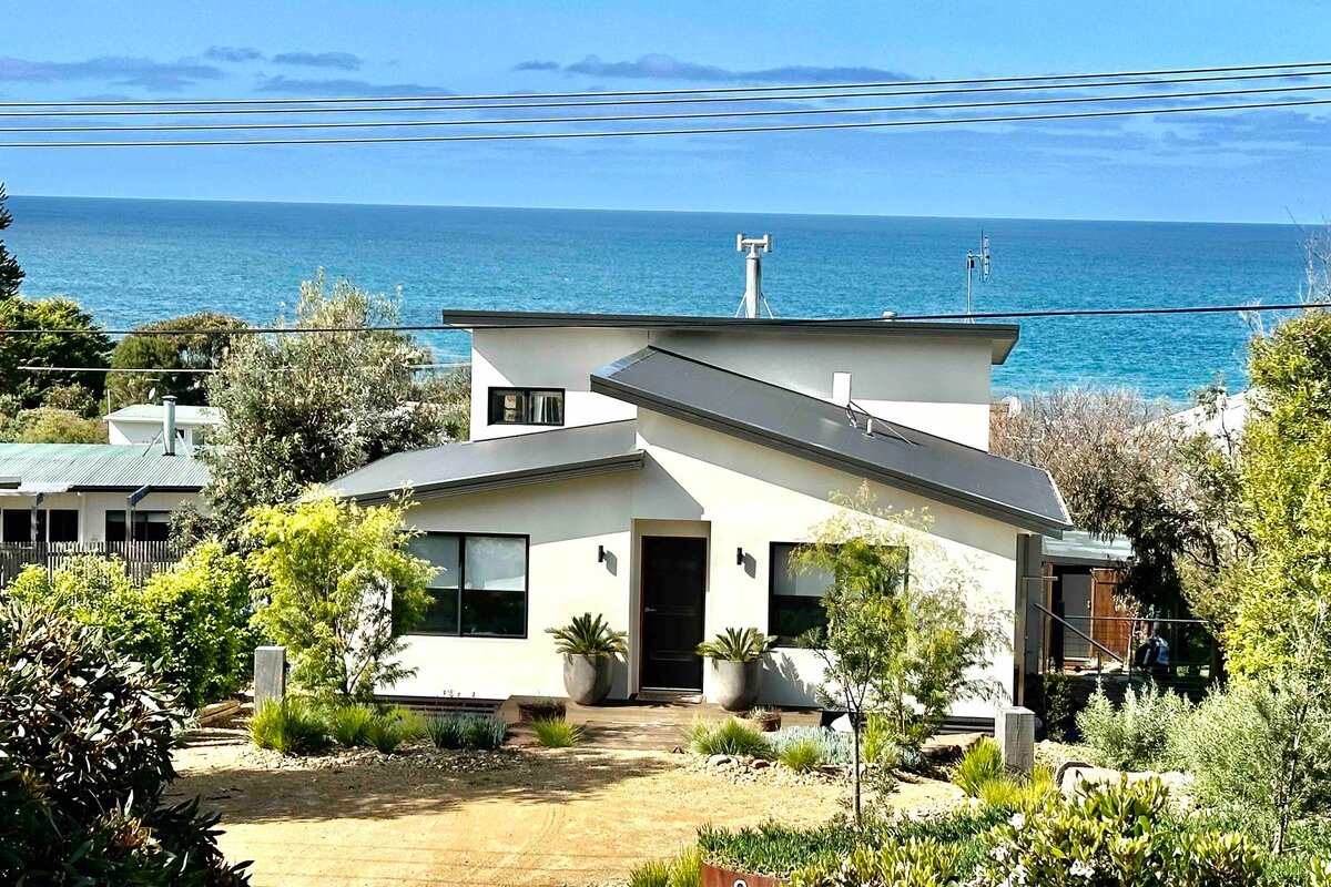 Beach Breeze. Endless ocean views gallery image 4