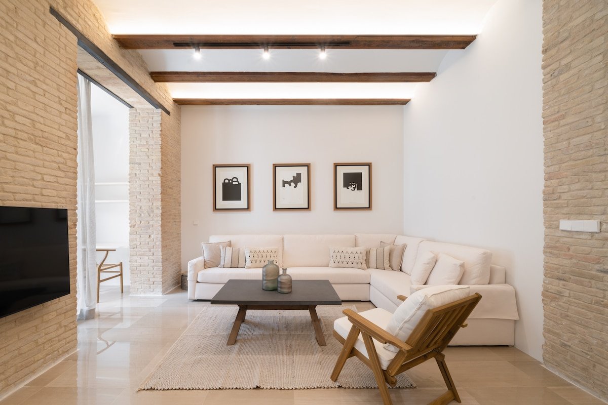 Prime location, sunny terrace 4B-4Bath gallery image 4