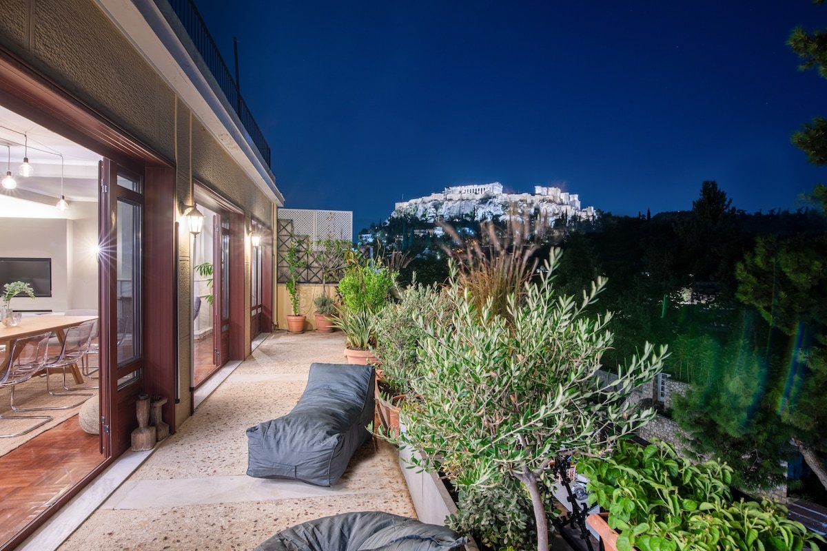 Acropolis Noir Penthouse gallery image 2