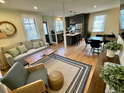 Stunning 2 Bed/ 1.5 Bath/ Apartment w/ Parking