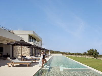 Gavras Exclusive Villa I, 2 Pools, Gym & SeaViews