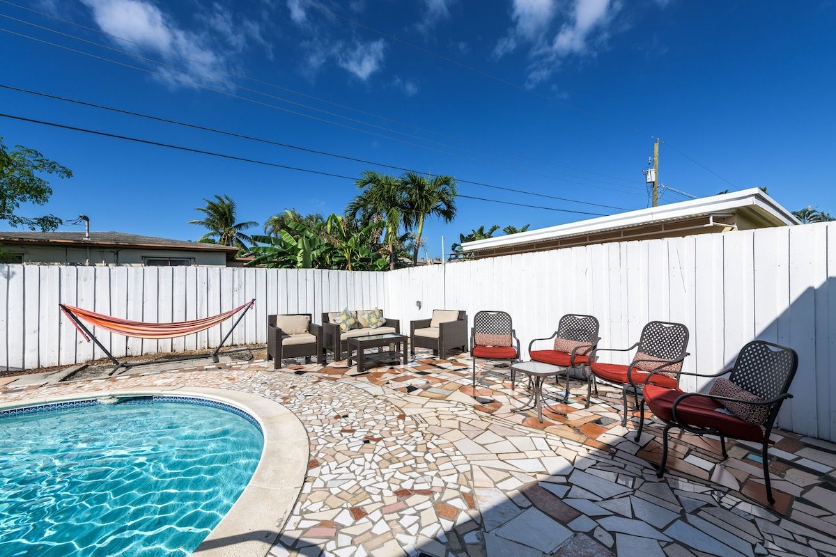 Large Pool Villa 5Br/3 bth sleeps 16+/BEACH/BBQ gallery image 3