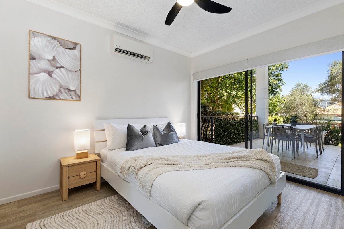 Home-like Boutique Garden Apt, A/C, parking. gallery image 4