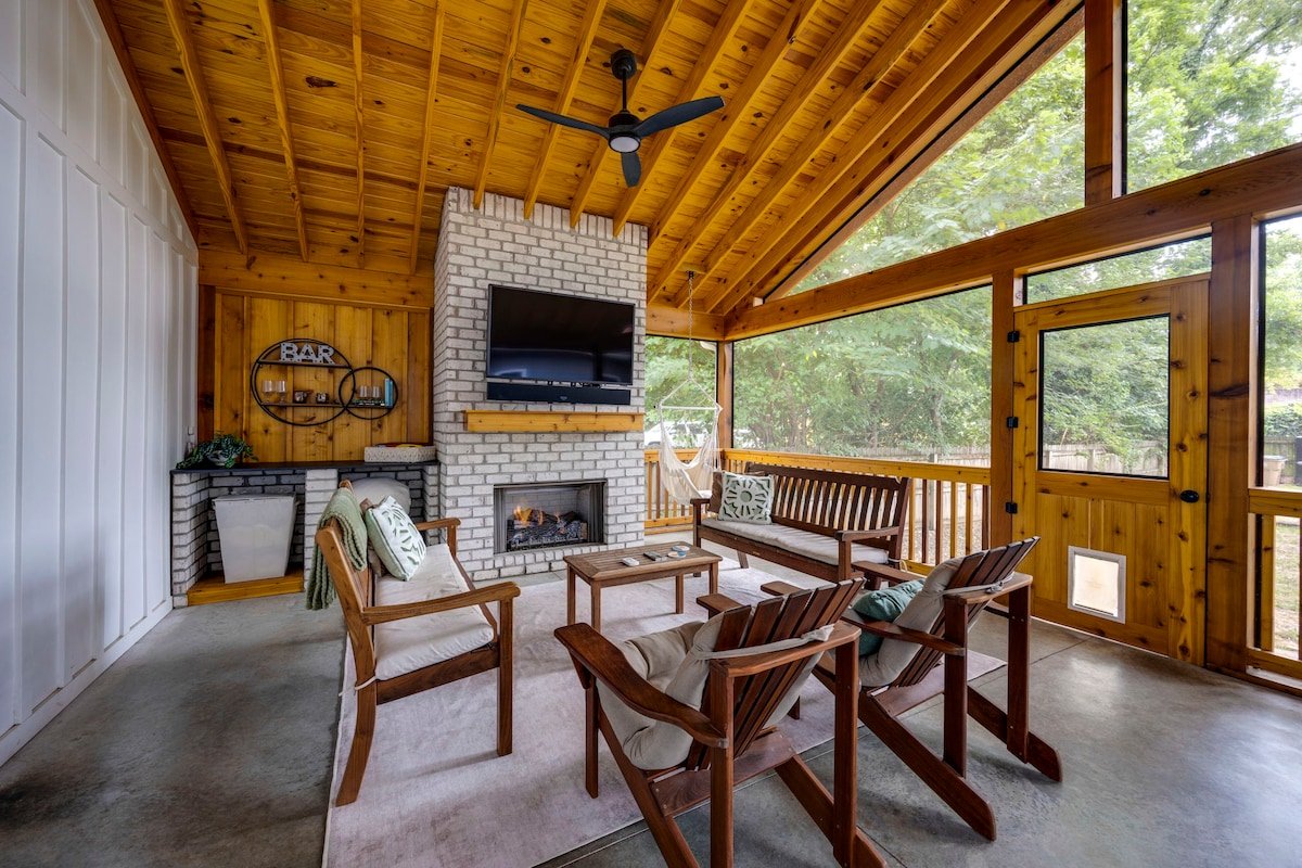 Walk to Nissan Stadium-Calm Retreat w/ Fenced Yard gallery image 3