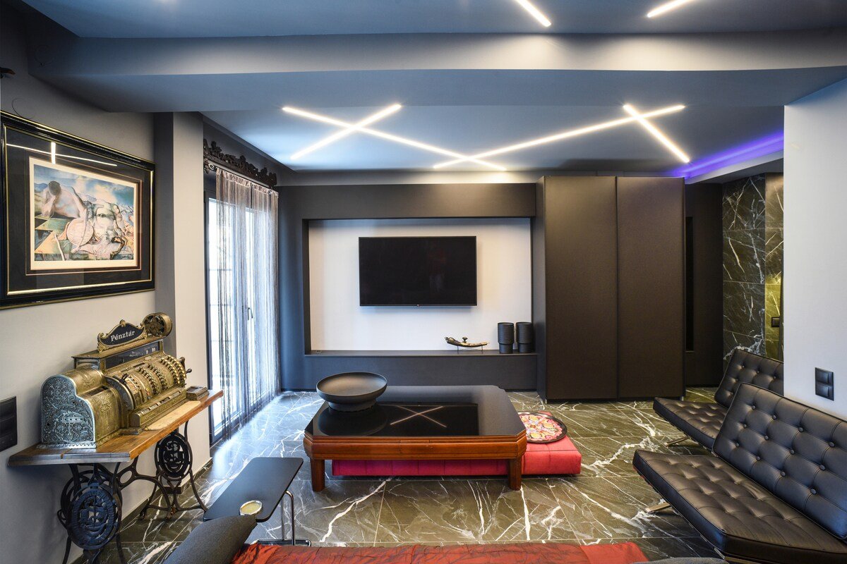 Luxury apt for Friends & Family, at Mitropoleos gallery image 3