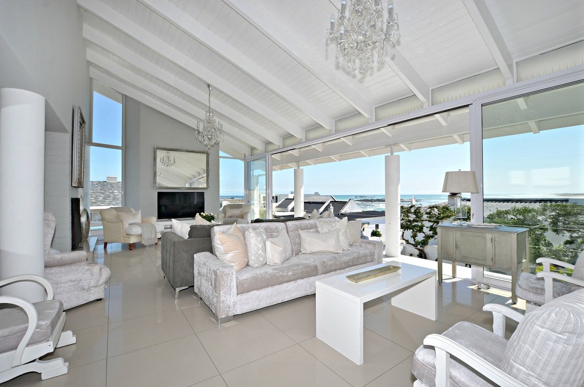 Blouberg Luxury Beach House Steps from the Beach gallery image 3