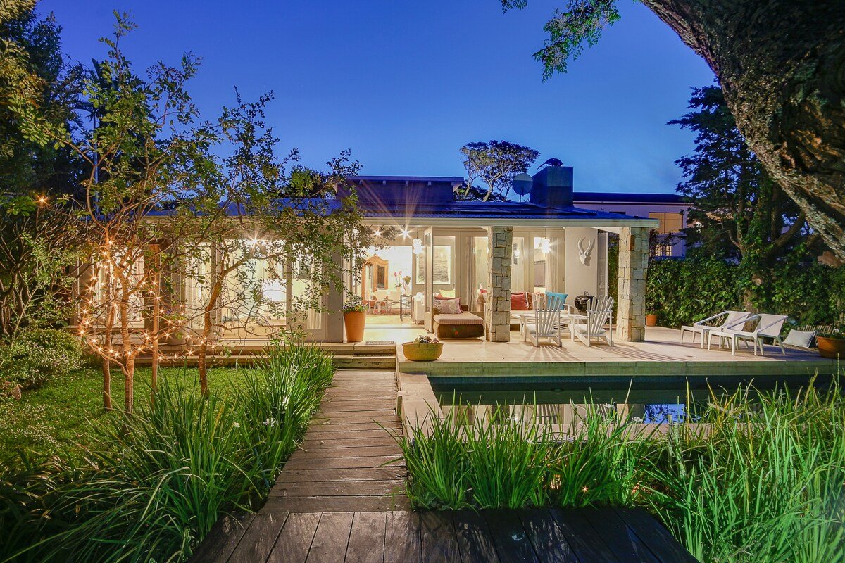 One block from beach, private, 4 beds/4 bath, pool gallery image 3