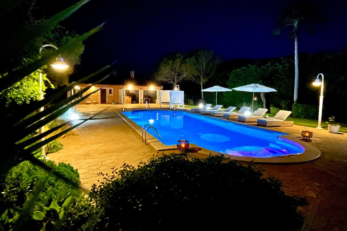 Escapada de Lujo Last Minute:Villa Privada con Spa gallery image 4