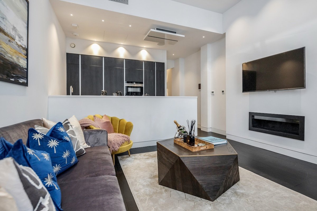 The Mayfair Residence Luxury AC* gallery image 2