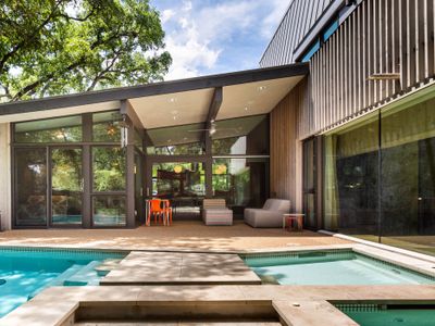 Tranquil Mid Century Modern Retreat, Neighbors Downtown