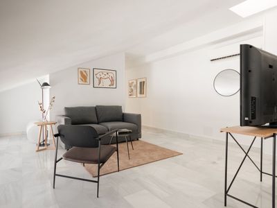 Sonder Santa Ana | Three-Bedroom Apartment