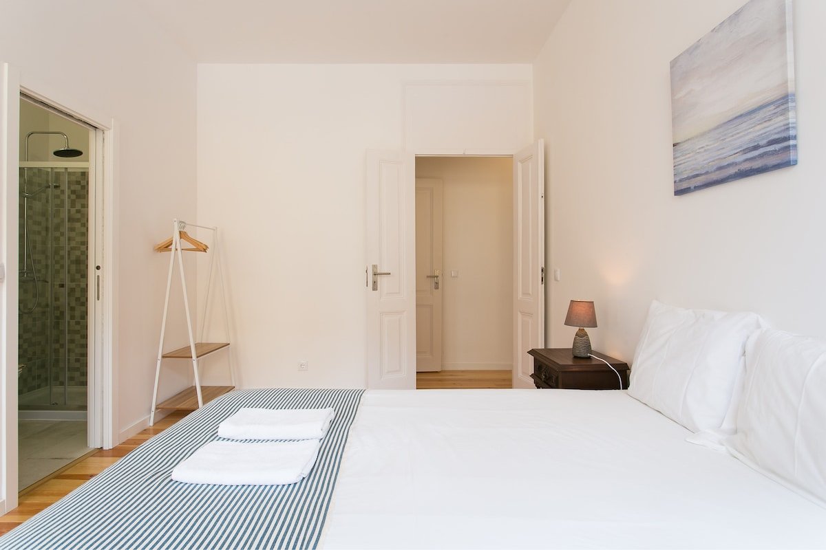 New! Kings Apartment III w/ exterior Patio gallery image 4