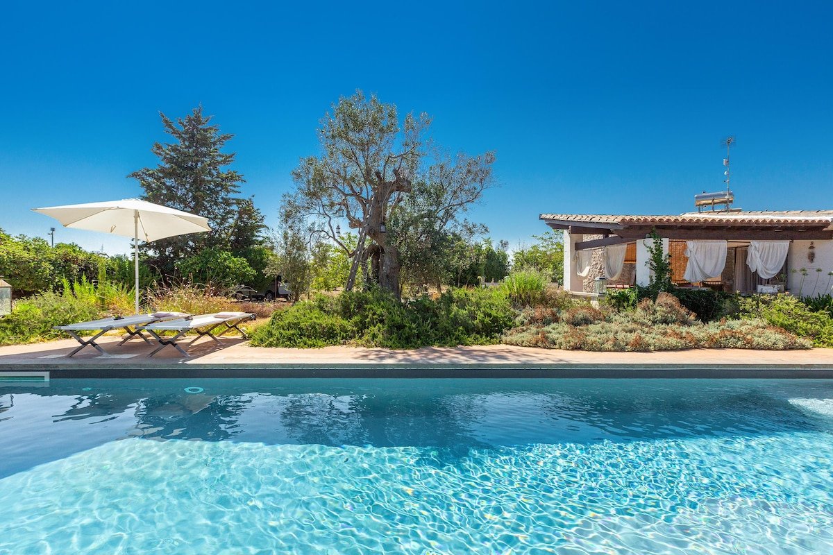 Trulli with pool in Puglia gallery image 3