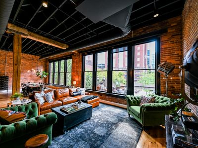 Luxury Loft w/ City View – 1 block from Broadway