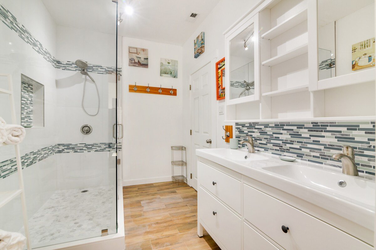 Caribbean resort-Heated Pool. 5 minutes to Ocean gallery image 5