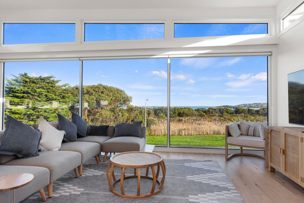 Cedar Tides – Luxury and views. gallery image 5