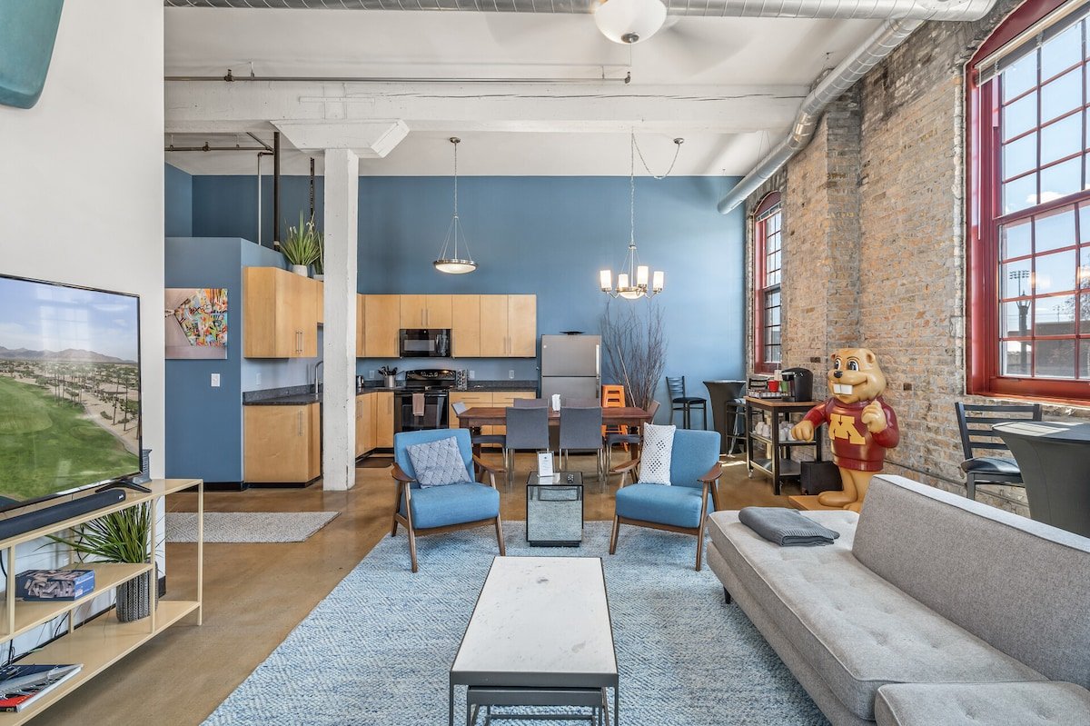 5BR Dinkytown Loft by UMN & Downtown Minneapolis gallery image 4