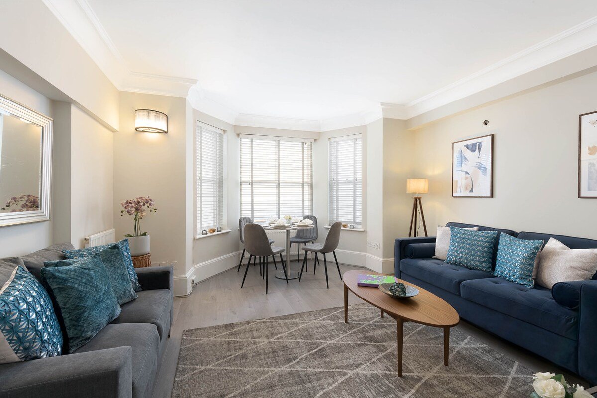 Beautiful Royal Borough Apartment gallery image 2