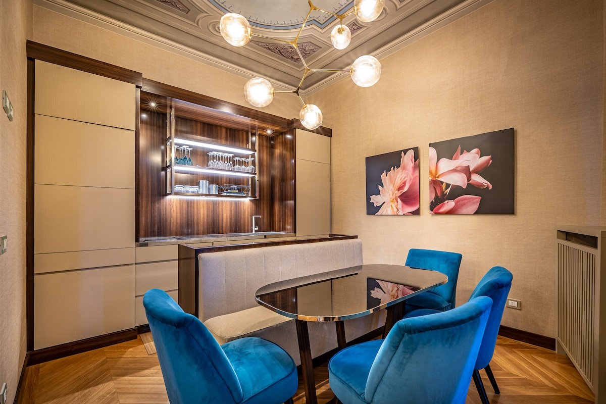 YiD Santa Maria Novella Suites apt with balcony gallery image 3