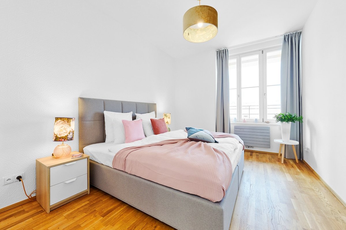 Chic Three Bedroom Old Town Apartment with terrace gallery image 5