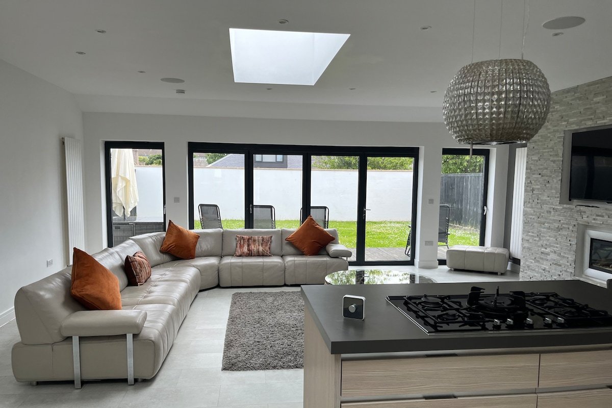 Perfect 4 bedroom 2 bathroom Home gallery image 2