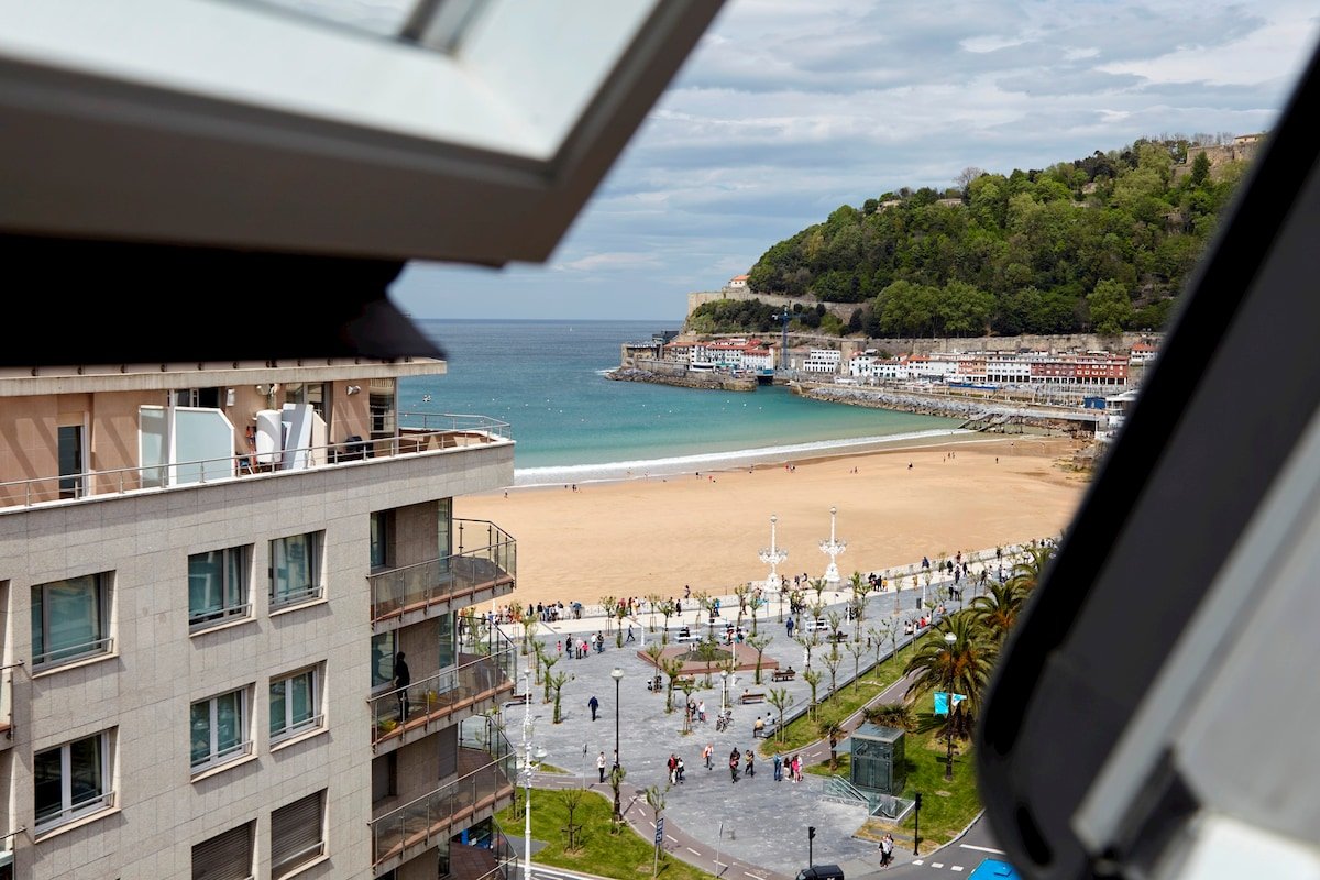 Playa de La Concha 7 by FeelFree Rentals gallery image 5