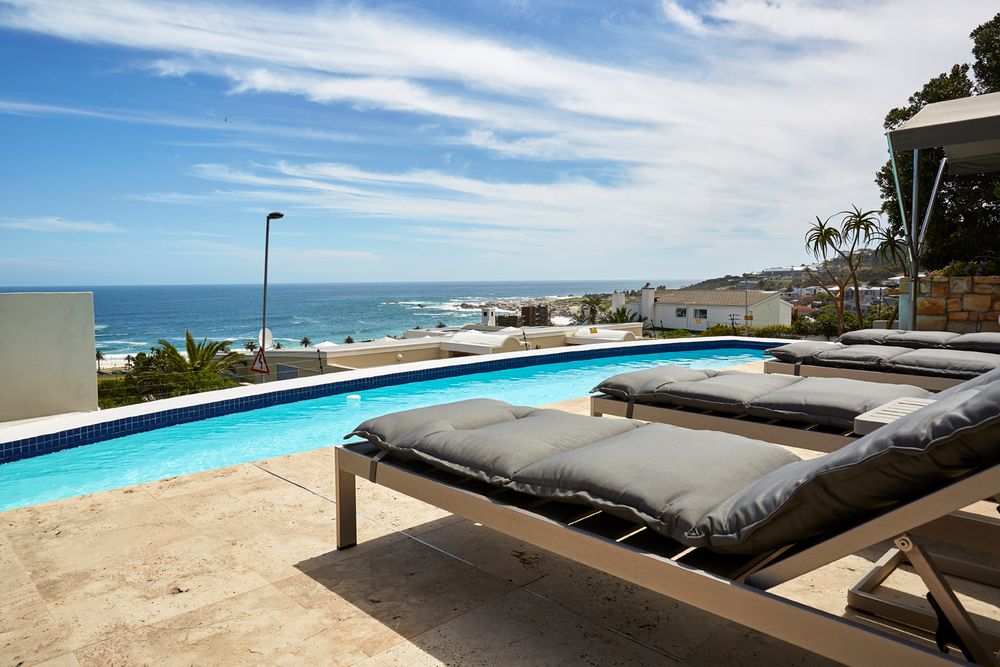 Photo 2 of Villa Waves accommodation in Camps Bay, Cape Town with 4 bedrooms and 4 bathrooms