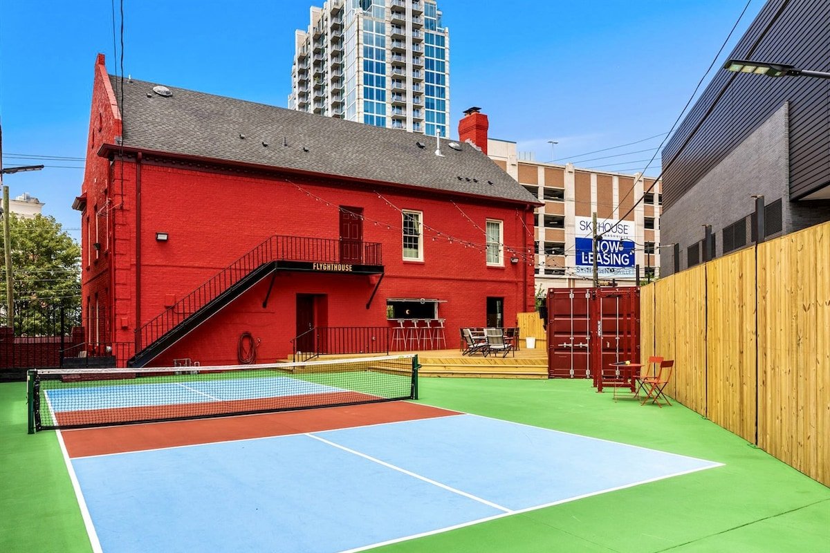 FlyghtHouse | Private Pickleball & Luxe Amenities gallery image 3