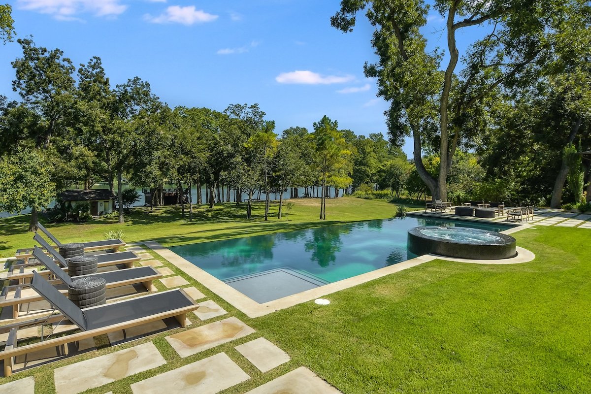 Above Sapphire | Lakefront I Casita | Pool & Spa I gallery image 4