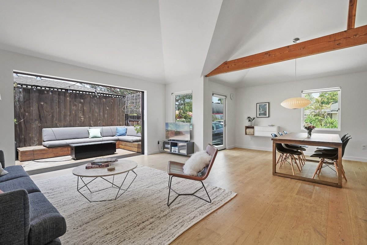 Modern | Outdoor Lounge | Detached Office gallery image 3