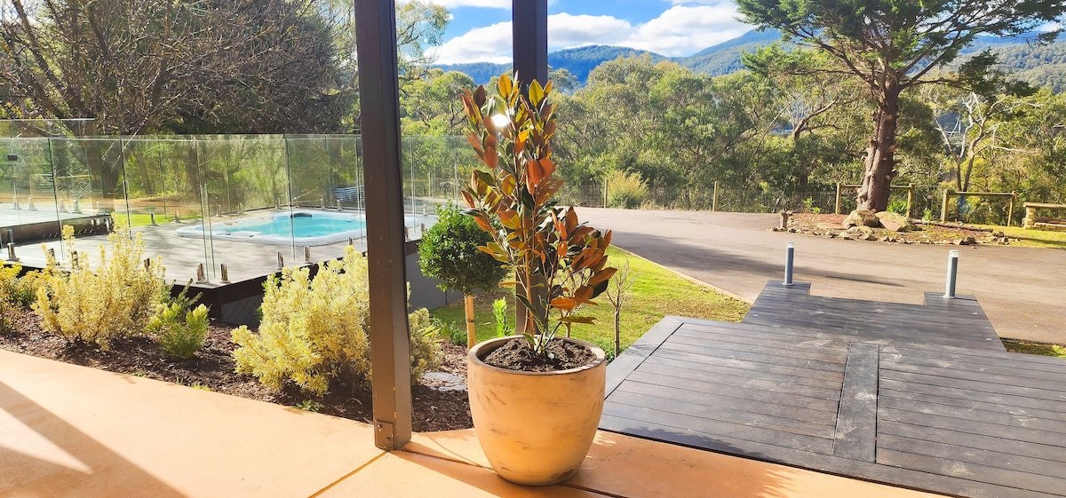 Family Friendly Farmstay- stunning views and spa gallery image 2