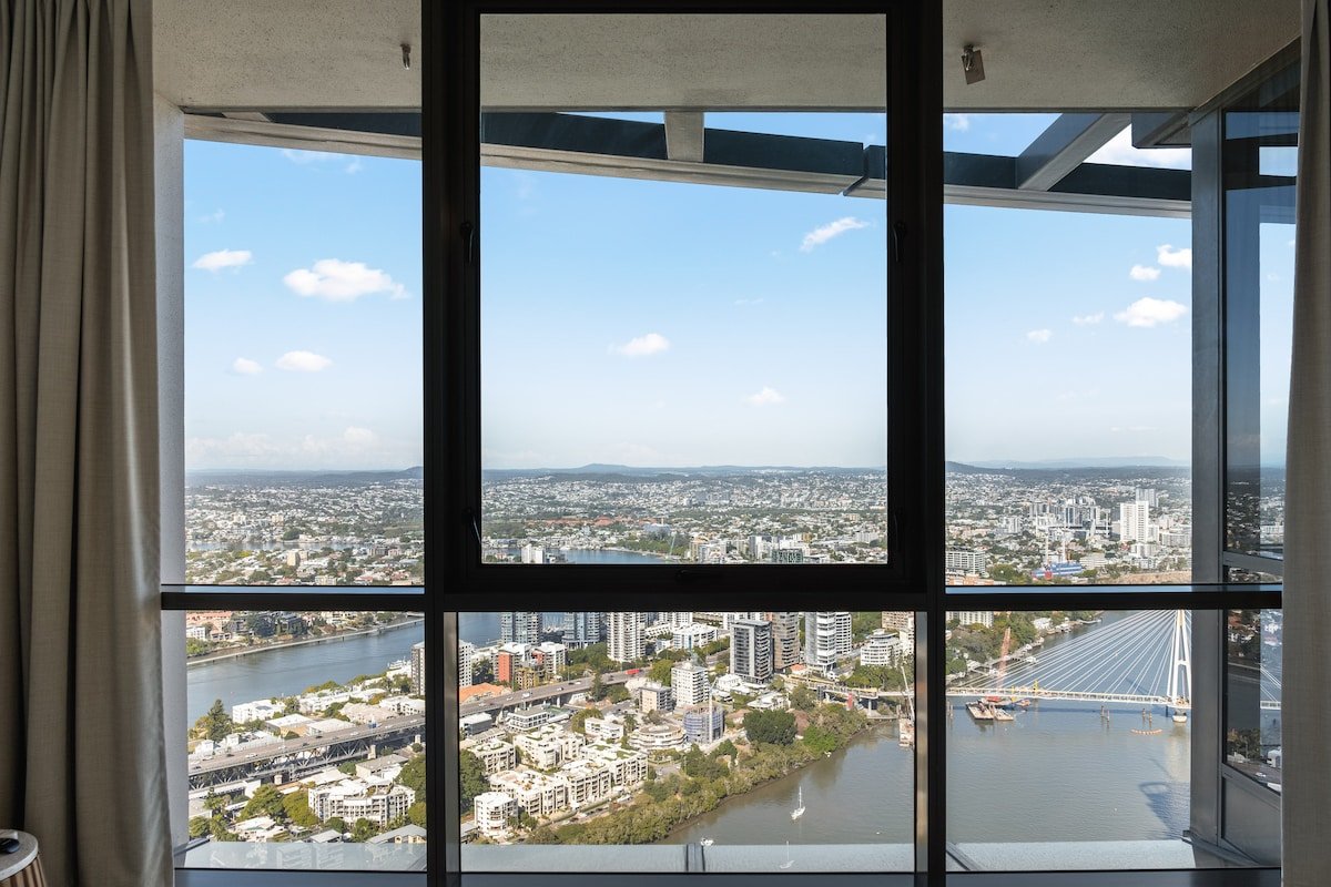 2 level Sky Home in the clouds with car park gallery image 3