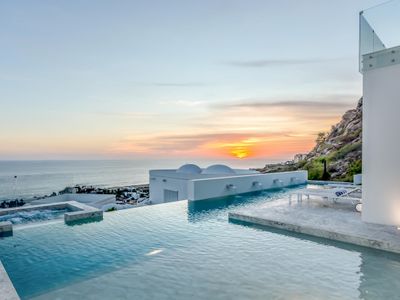 Modern Pedregal Villa: Villa Besame by Cabo Villas