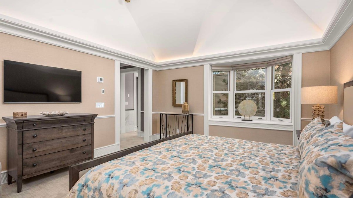 Luxurious Aspen Mountain Home | West End Splendor gallery image 3