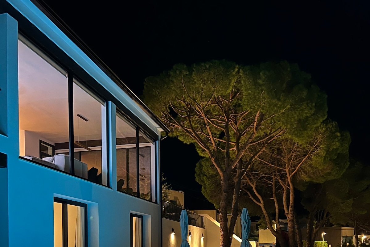 New Elegant 8 King Bedrooms Villa Panoramic Views gallery image 3