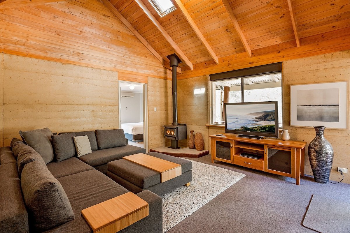 Views Of The Bay—A Tranquil Bushland Escape gallery image 3