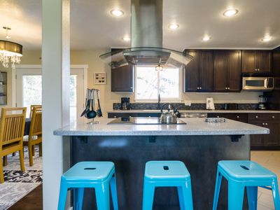 6 Bedroom/3 Bath Ideal for Groups