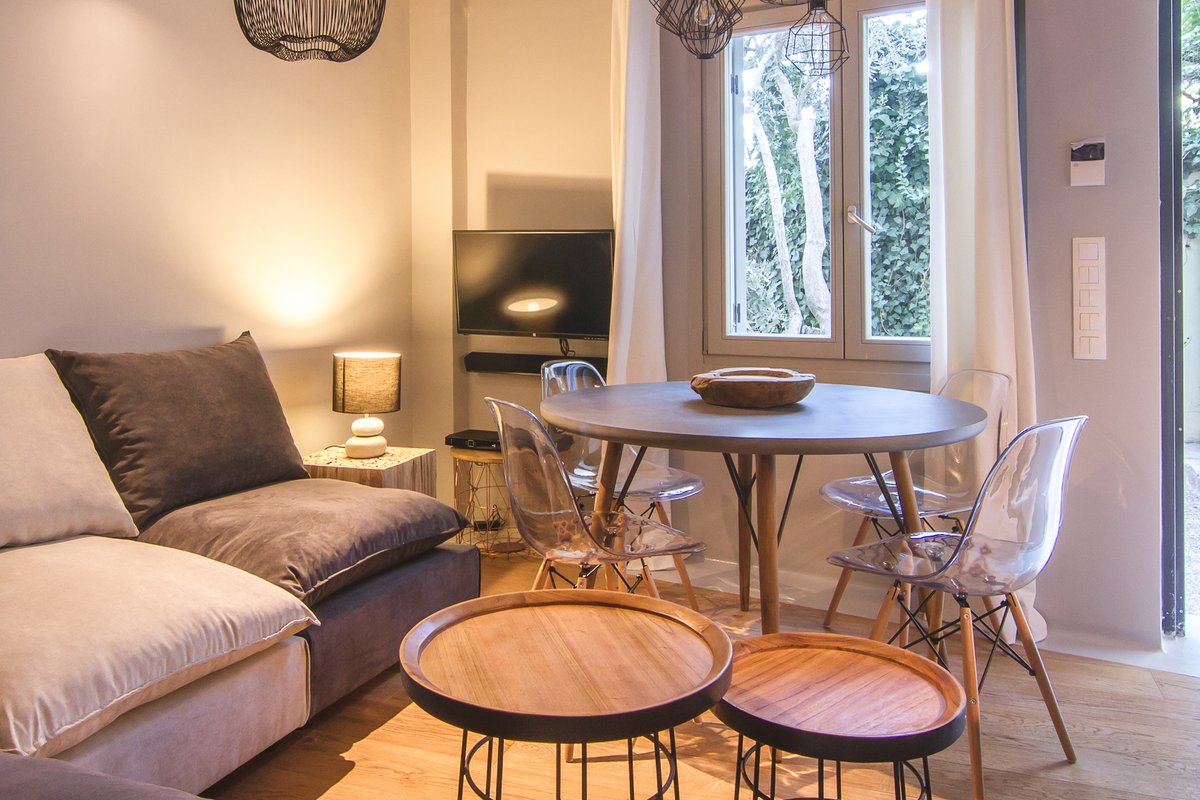 Superior – Acropolis Luxury 2-Bdr Suite