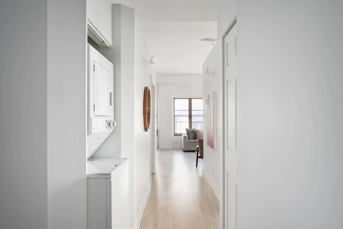 Stunning 4Bed 3BA Apt Central Old Mtl | St Paul St gallery image 5