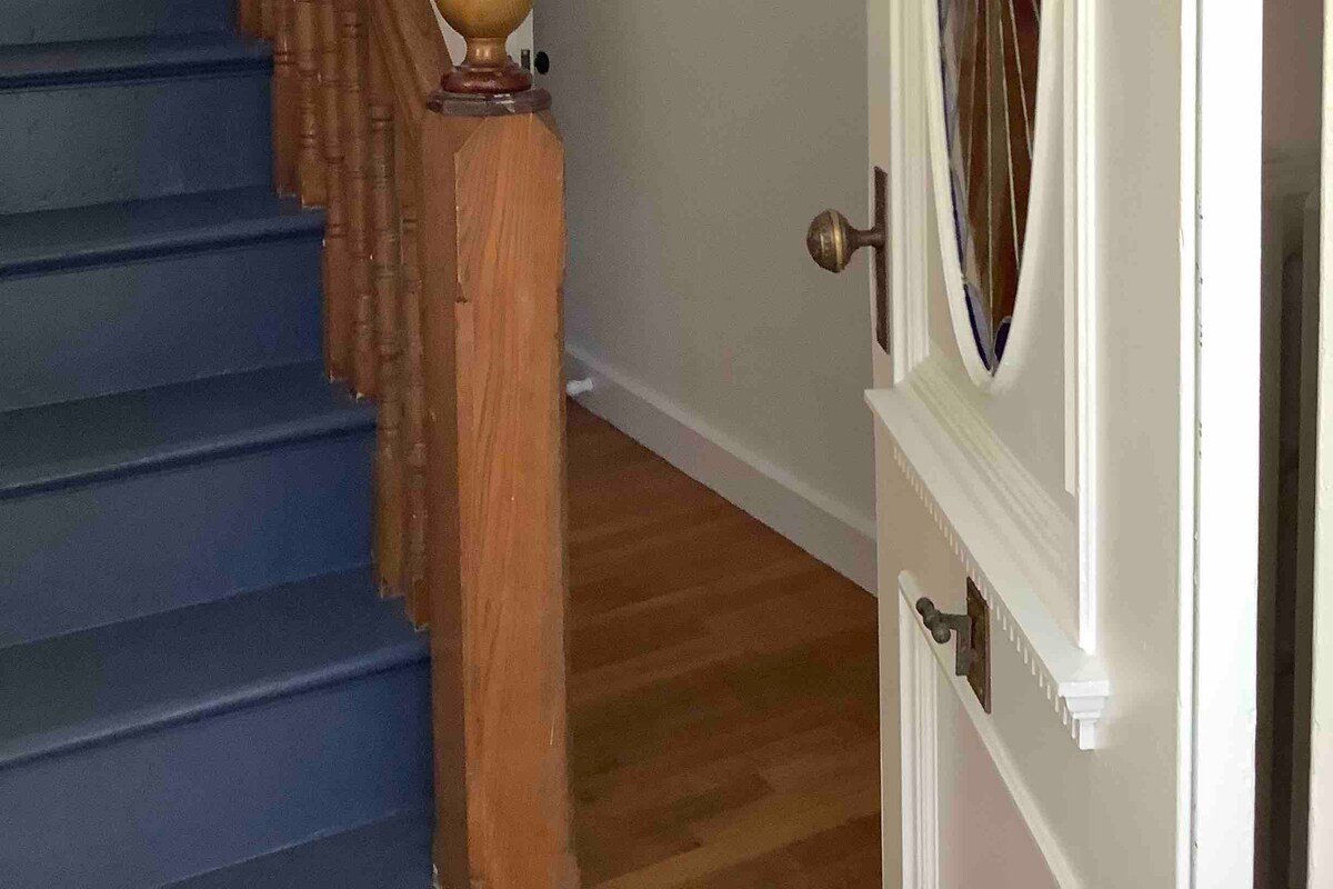 Beautiful house with roof deck fantastic location! gallery image 4