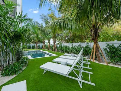 NEW Home w/Pool and Putting Green-Gone Gulfin’