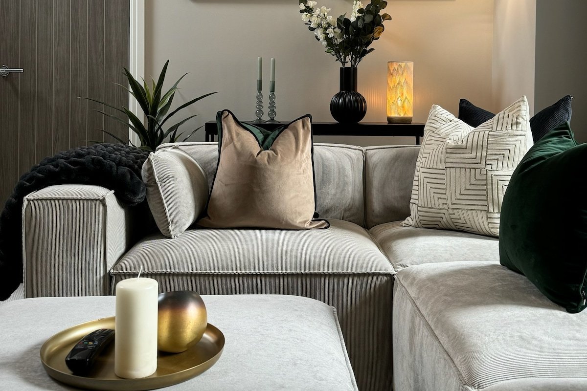 Chambers Residence 5* Tudor | 3BR | Penthouse gallery image 2