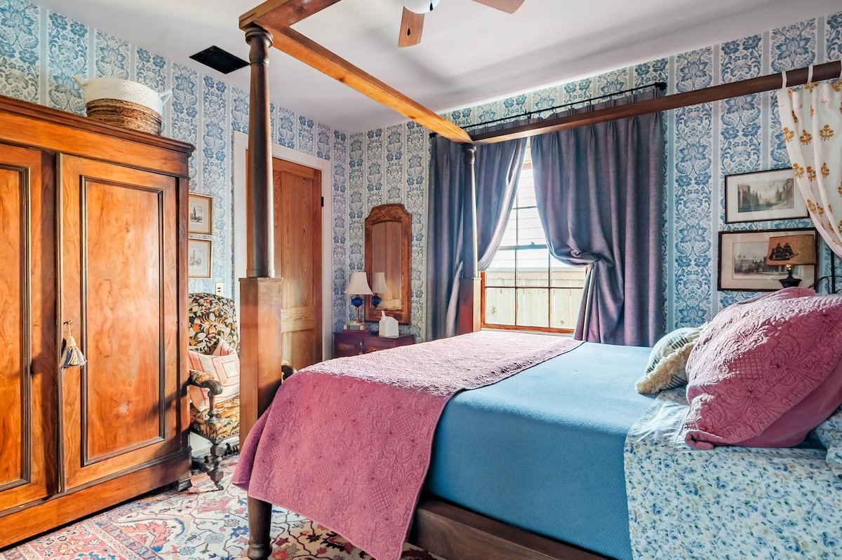 Luxury Historic Creole Cottage, French Quarter; Pool & Spa gallery image 5