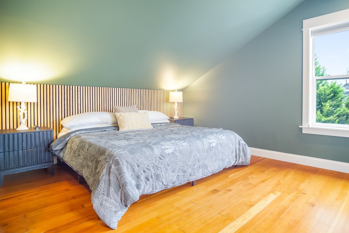 Best Area + Beautiful Yard + AC + Oregon Design gallery image 4