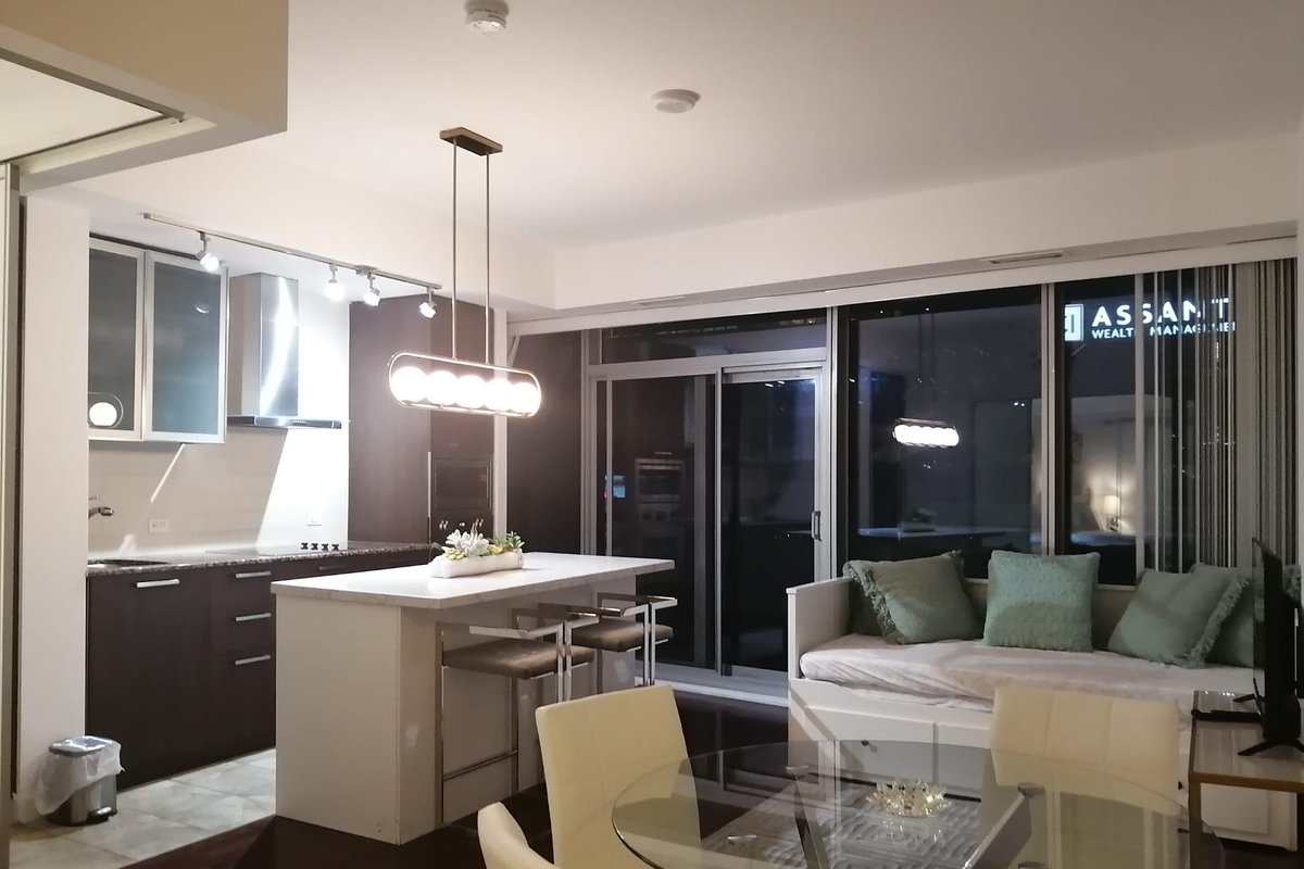 Beautiful 3 Bdr Lake View By CN TowerToronto Condo